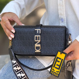 کیف زنانه پاسپورتی دستی و دوشی مارک Fendi جنس چرم مصنوعی خارجی