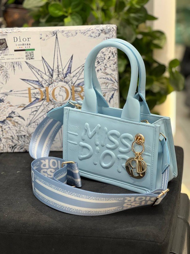 کیف دخترانه مارک Dior مدل دستی و دوشی جنس چرم مصنوعی خارجی