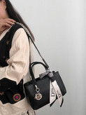 کیف زنانه مارک Dior مدل دستی و دوشی از جنس چرم مصنوعی خارجی