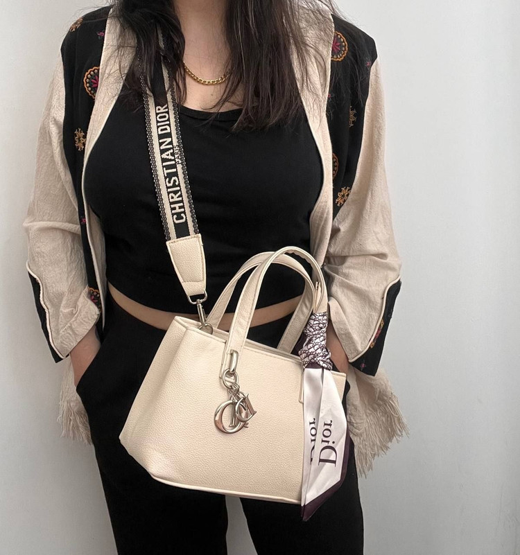 کیف زنانه مارک Dior مدل دستی و دوشی از جنس چرم مصنوعی خارجی