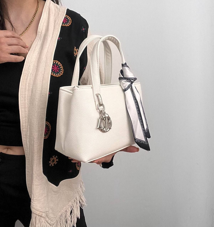 کیف زنانه مارک Dior مدل دستی و دوشی از جنس چرم مصنوعی خارجی