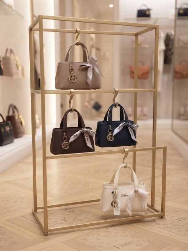 کیف زنانه مارک Dior مدل دستی و دوشی از جنس چرم مصنوعی خارجی