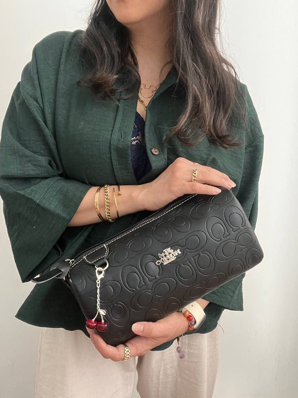 کیف زنانه پاسپورتی مارک coach جنس چرم مصنوعی خارجی