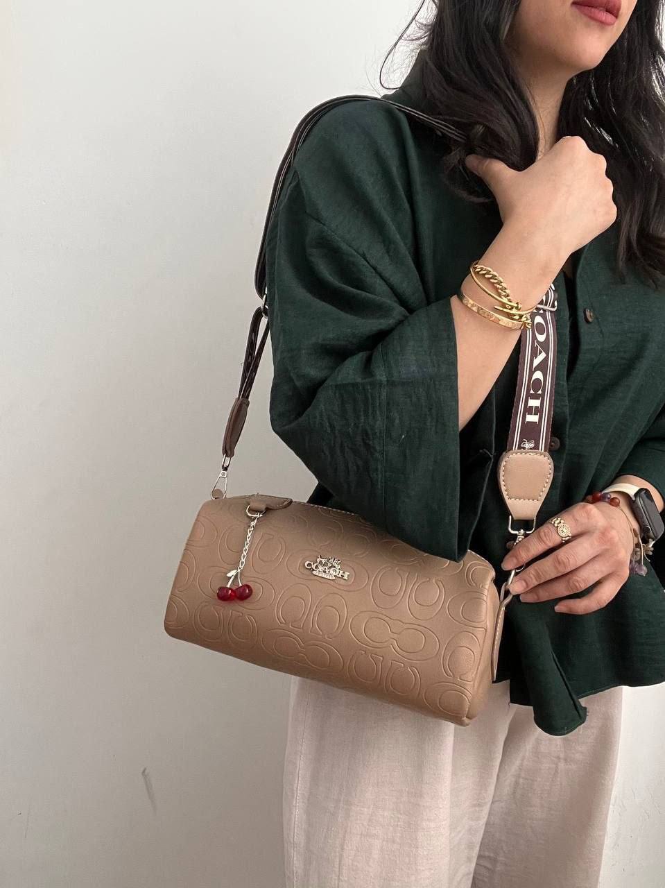کیف زنانه پاسپورتی مارک coach جنس چرم مصنوعی خارجی