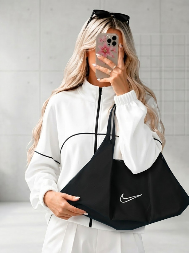 ساک ورزشی زنانه مثلثی مارک Nike و alo از جنس پارچه دیبا خارجی ضد آب
