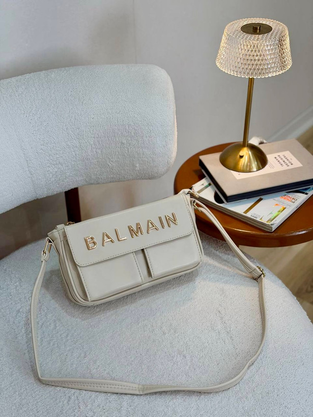 کیف زنانه پاسپورتی BALMAIN جنس چرم مصنوعی خارجی