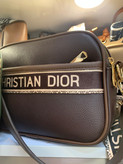 کیف زنانه پاسپورتی مارک dior مدل دوشی ۳ زیپ جنس چرم مصنوعی شرانگ خارجی